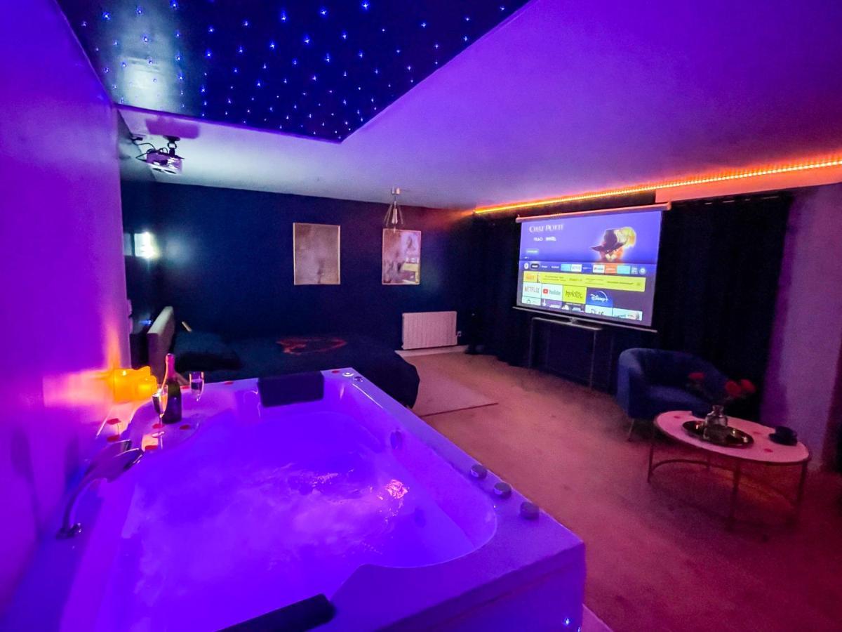 Spa Sous Les Etoiles - Cinema - Netflix - Parking - Gare Ам'єн Екстер'єр фото